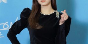 Shin Sekyung Black Dress Goms S-Line Body - Run-on Production Presentation