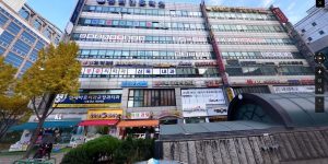 Under control of a commercial building near Madu Station in Ilsan.jpg