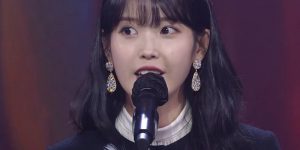 IU made a mistake at the award ceremony.