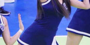 An apple hair sleeveless dress. Cheerleader Lim Eun Bi.