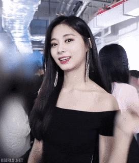 TWICE's TZUYU dancing to the song at midnight. Her body shape is like a coke.