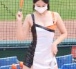 Sleeveless Hanwha cheerleader Kim Yuna.