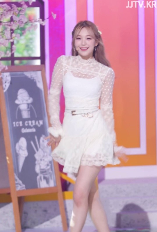 See-through gartering fromis_9 Baek Jiheon.