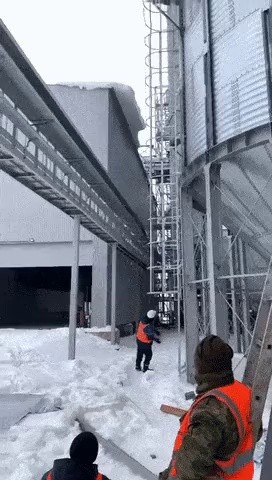 A catastrophe caused by a small snowball, gif