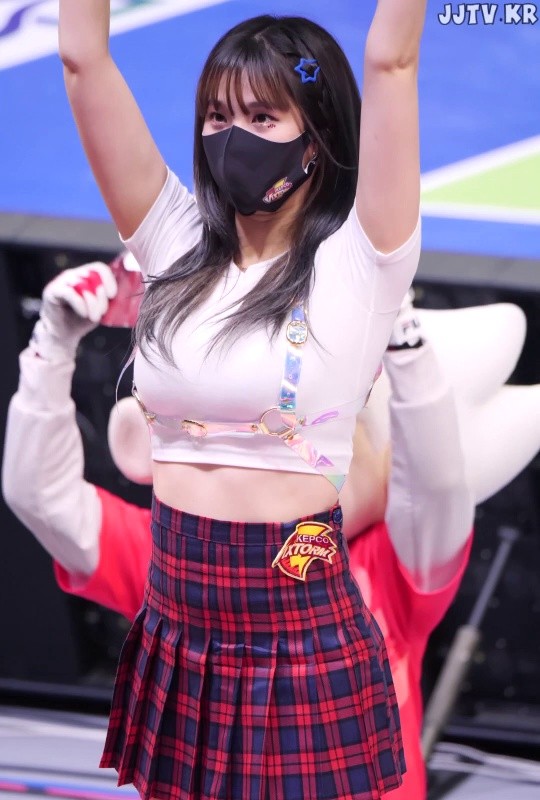 Cheerleader Kim Hyunji with a heavy white t-shirt.