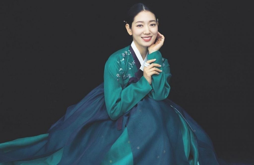 Park Shinhye, upload a picture of you in Hanbok on Instagram.