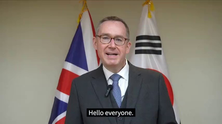 SOUND Colin Crooks, the new British ambassador to Korea. Introduce yourself.mp4