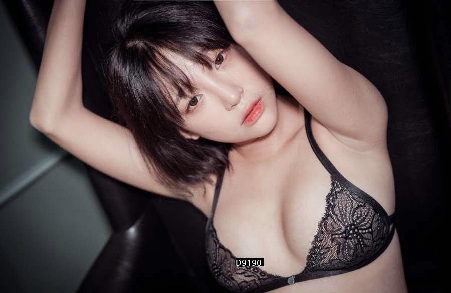 Kang Inkyung, mesh lingerie.