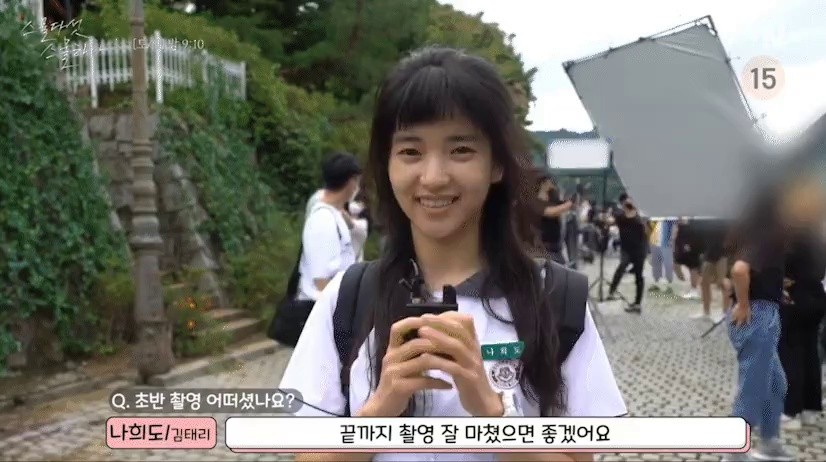 Kim Tae Ri looks good in high school girls' uniform. vs. Not good.