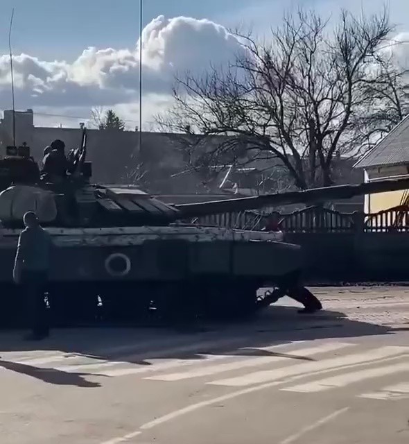 SOUND. Ukrainian citizen blocking the Russian tank with his body.