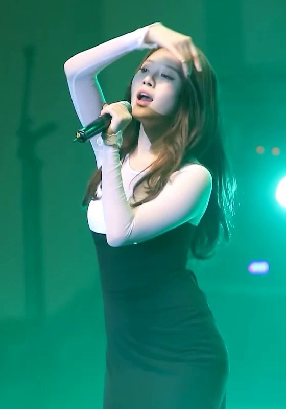 Girl's Day Yura's side opening outfit.
