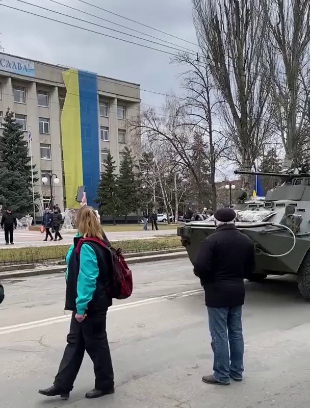 SOUND. If you're on a Russian armored vehicle, you'll get on the Ukraine gif.