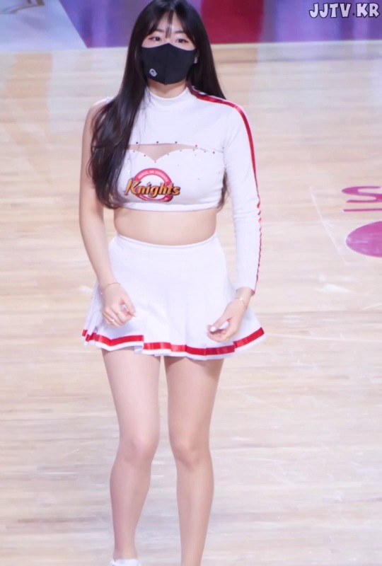 Cropped sleeveless tennis skirt. Ahn Jihyun, cheerleader.