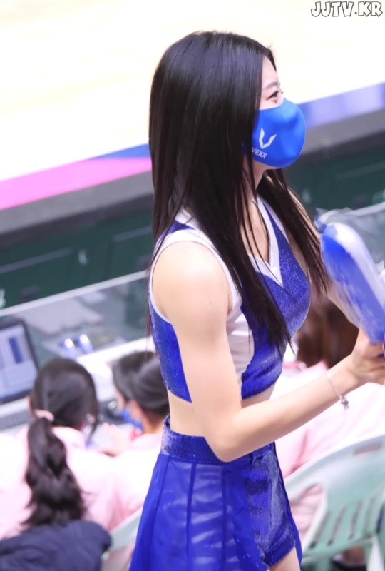 Shin Sehee cheerleader with shiny sleeveless t-shirts.