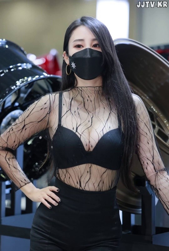 Mesh black bra. Chestbone racing model Kang Habin.
