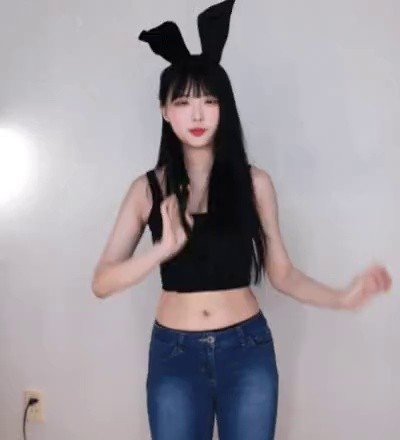 Bunny Bongsoon in jeans.