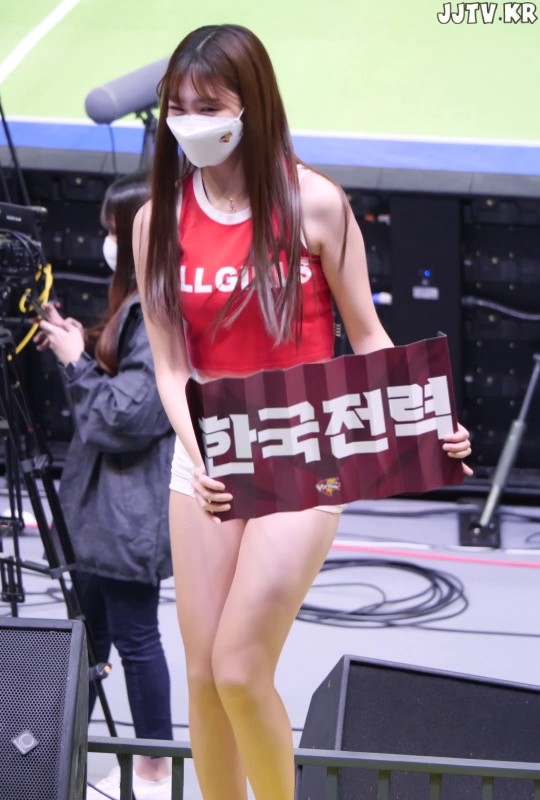 Tight red sleeveless white shorts. Yoo Soo Ah cheerleader.