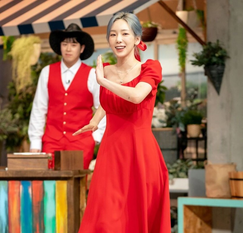 passionate red dress Taeyeon