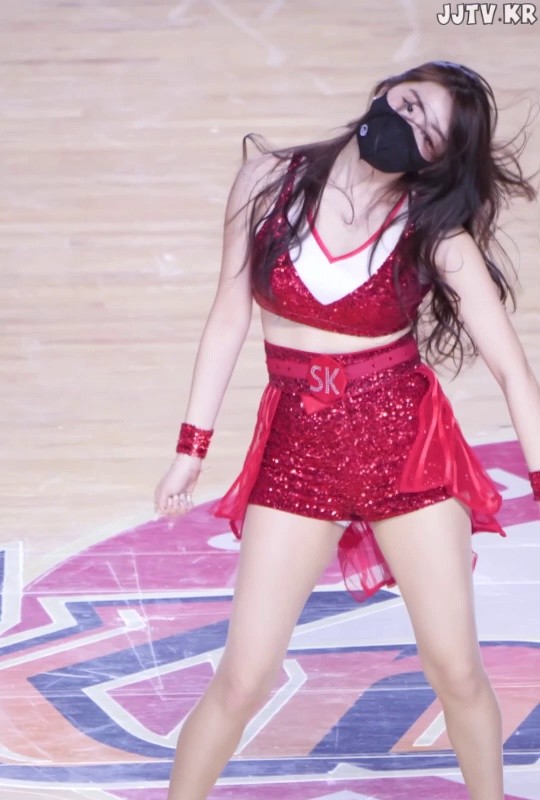 Shiny bra top, Ahn Jihyun cheerleader.