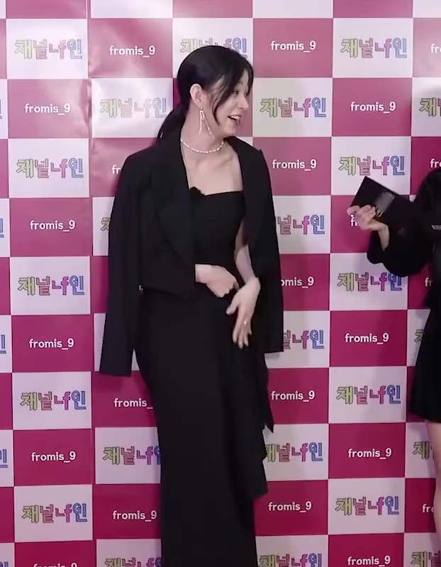 fromis_9 Chaeyoung in a black dress.