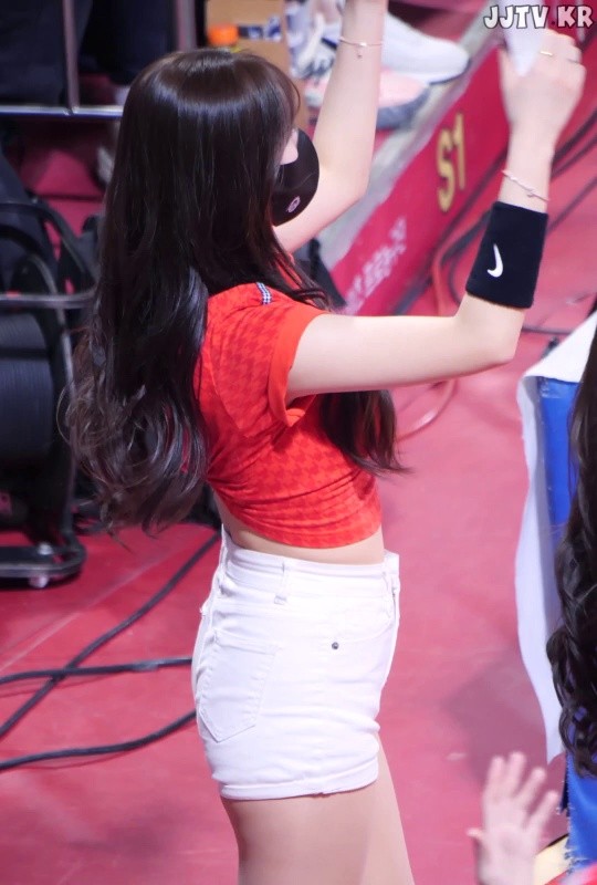 Tight white shorts and side profile. Cheerleader Ahn Jihyun.
