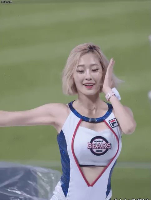 Seo Hyunsook's cheerleader outfit is legendary.