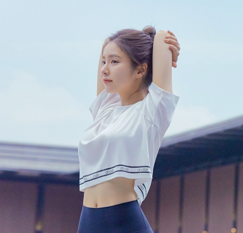 Shin Se-kyung's body fit, exclusive model for Andar leggings.