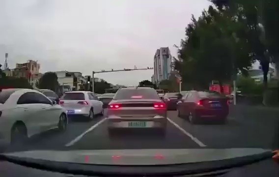SOUND How to change lanes on a busy road
