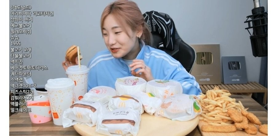 Eating show Youtuber gave up on hamburger because it was so bad.jpg.