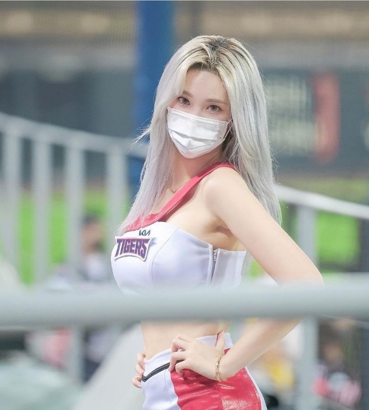 Cheerleader Kim Hyunji