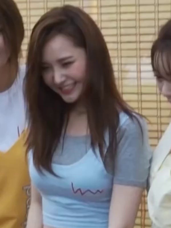 Smoothed Woohee's abdomen
