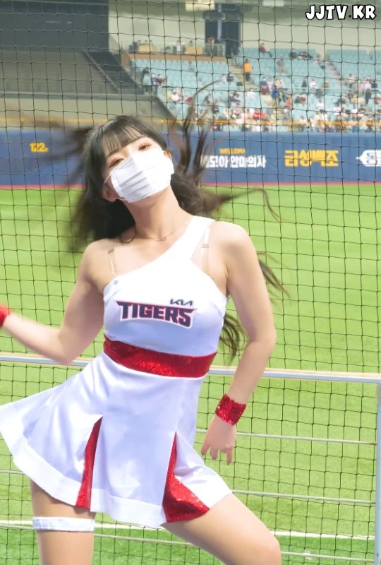 She's cute and sexy. Cheerleader Lee Da Hye