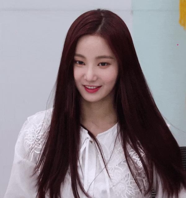 MOMOLAND Yeonwoo at the fan signing event
