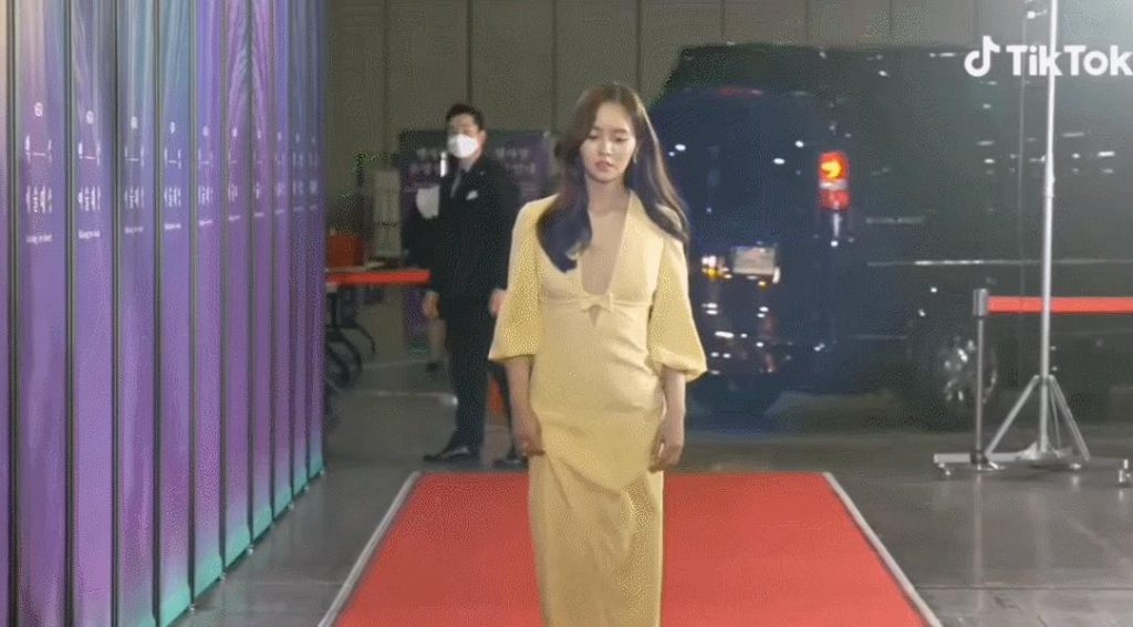 Kim Sohyun in a yellow dress