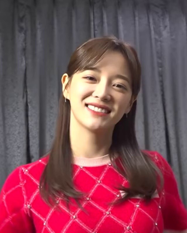 Behind the scenes of Kim Sejeong's commercial for Goobne Chicken Com