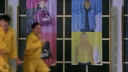 GIF, an advertiser who put an ad in a Chinese company and got hit in reverse