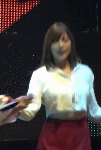 Oh Hayoung has a hard time with buttons
