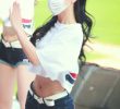 Loose cropped T-shirt, belly button cheerleader, Jung Hee Jung