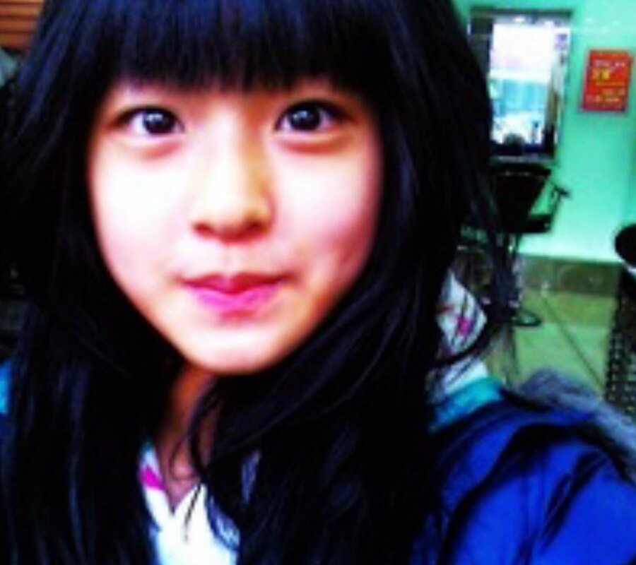 The pictures that Seolhyun posted on Cyworld when she was in elementary and middle school