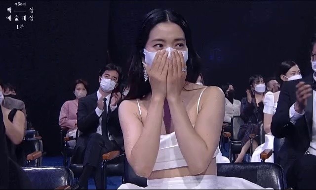 Kim Tae-ri coolly refuses to congratulate