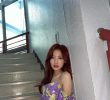 OH MY GIRL's Arin's purple off-shoulder soft goal on the stairs