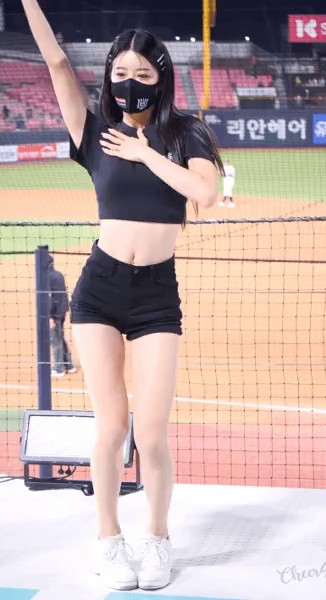 Cheerleader Shin Se-hee