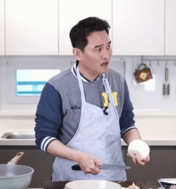 Chef Edward Kwon's way to peel fruits gif