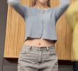 GFRIEND Yerin's cropped T-shirt, revealing her belly button