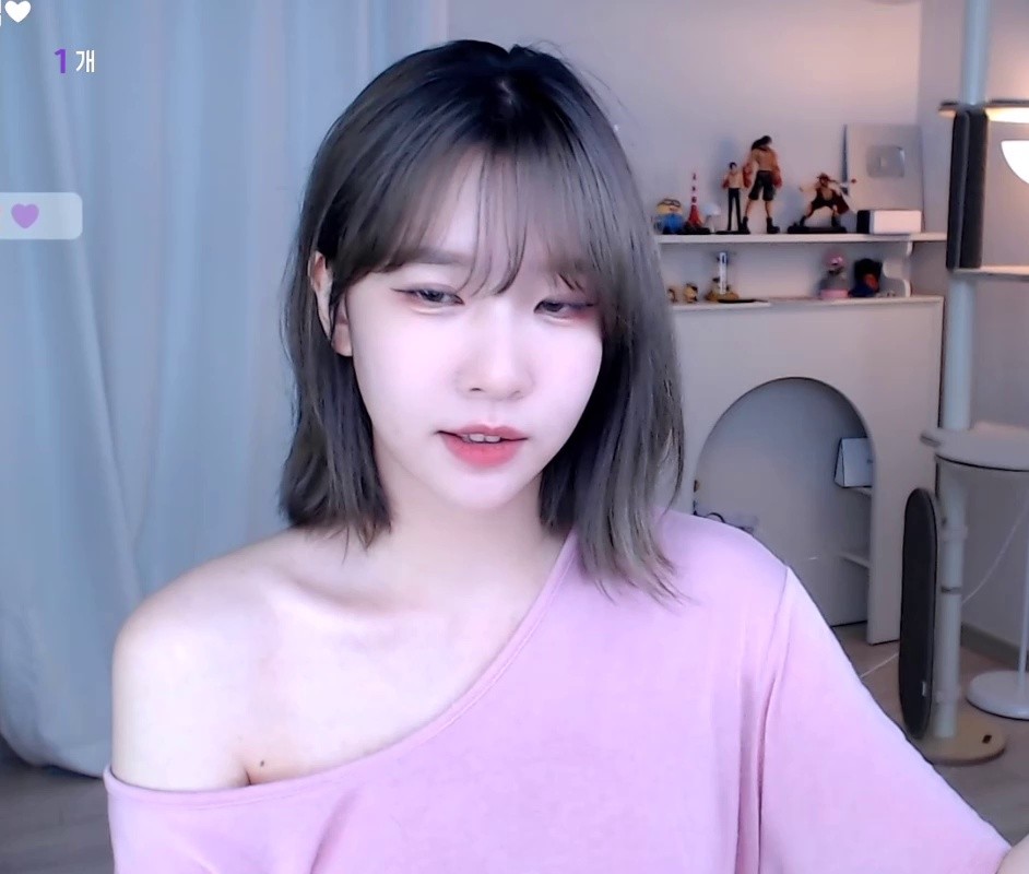 Thin pink see-through new concept side chest camera ㅜㅑㅑ