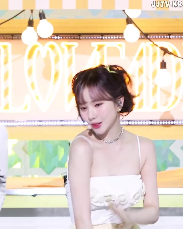 White string sleeveless BBG Eunha