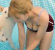 The hostess who set up a swimming pool at home to play with the dogs