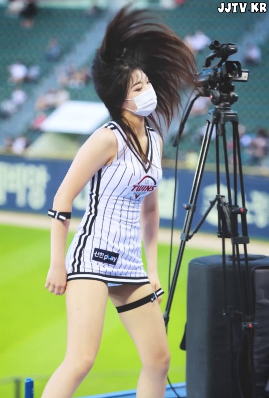 Tight sleeveless dress Cheerleader Choi Seok-hwa