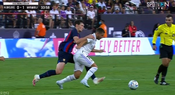 Real Madrid vs Barcelona Courtois Ludiger Hazard Tensen