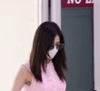 Yesterday's TWICE SANA's pink knitted sleeveless armpit airport fashion